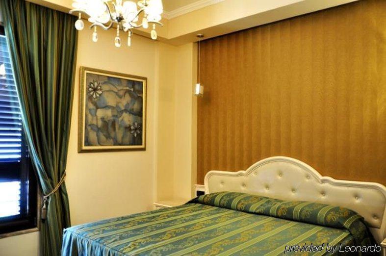 Oxford Hotel Tirana